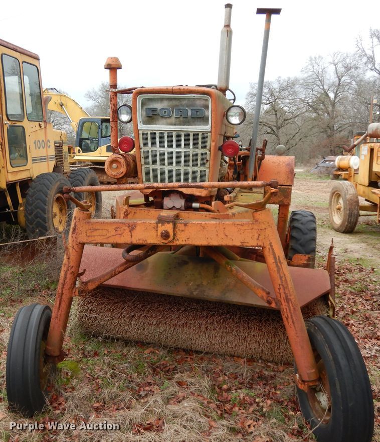 image for item DH2290 Ford 6600 broom