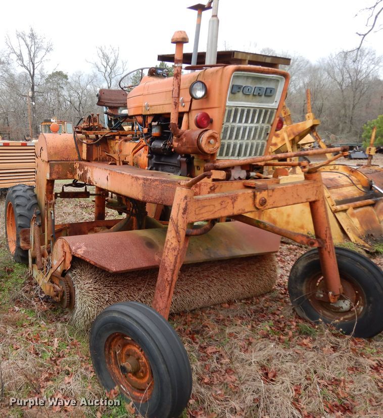 image for item DH2290 Ford 6600 broom