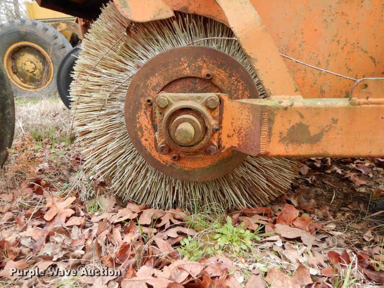 image for item DH2290 Ford 6600 broom