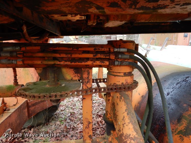 image for item DH2290 Ford 6600 broom