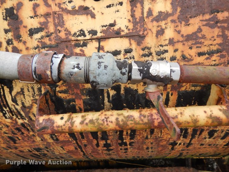 image for item DH2297 Rosco RMT oil distributor trailer