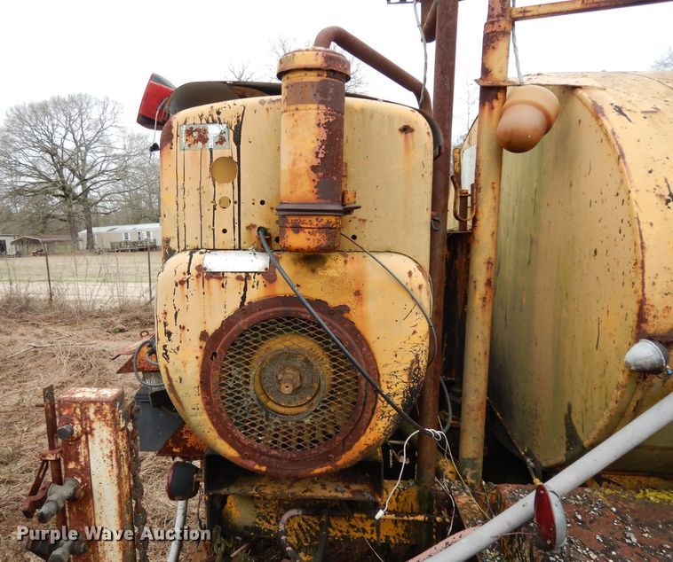 image for item DH2297 Rosco RMT oil distributor trailer