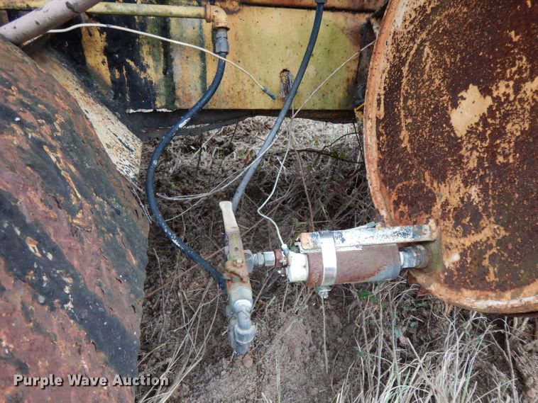 image for item DH2297 Rosco RMT oil distributor trailer