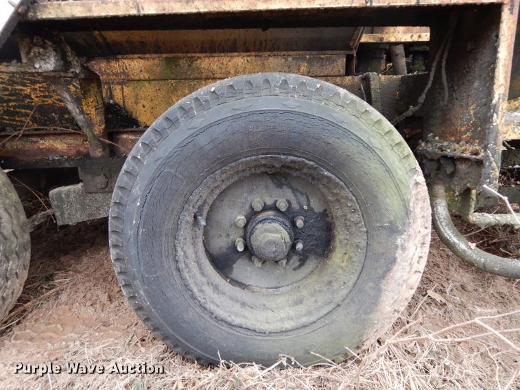 image for item DH2297 Rosco RMT oil distributor trailer