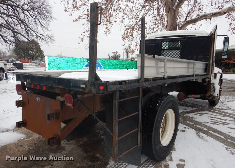 image for item DH4321 2003 International 4200 flatbed truck