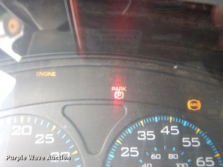 image for item DH4321 2003 International 4200 flatbed truck