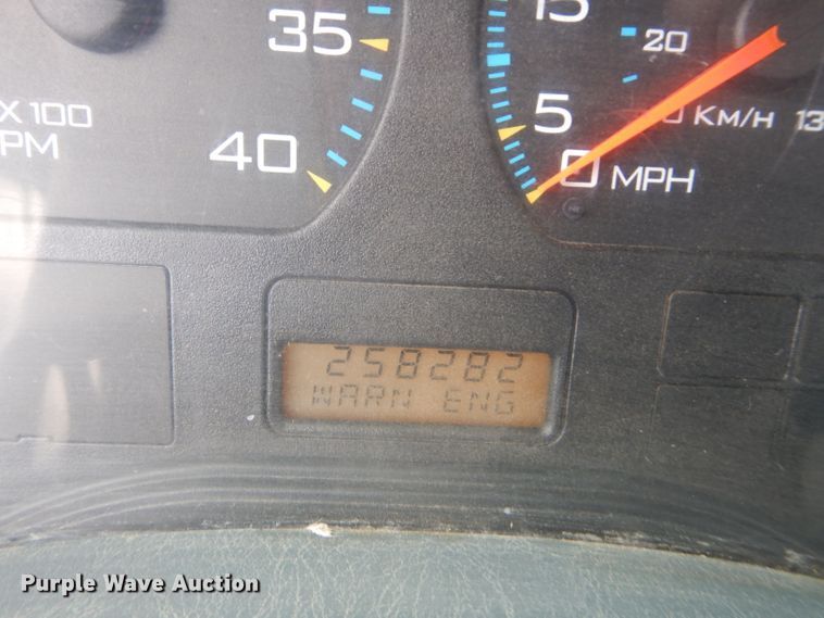 image for item DH4321 2003 International 4200 flatbed truck