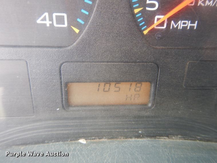 image for item DH4321 2003 International 4200 flatbed truck