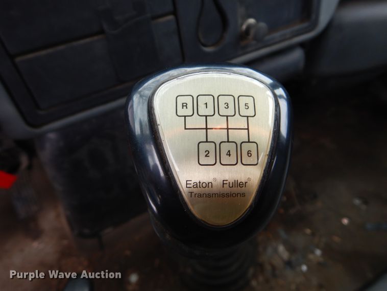 image for item DH4321 2003 International 4200 flatbed truck