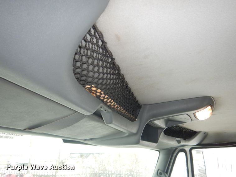 image for item DH4321 2003 International 4200 flatbed truck