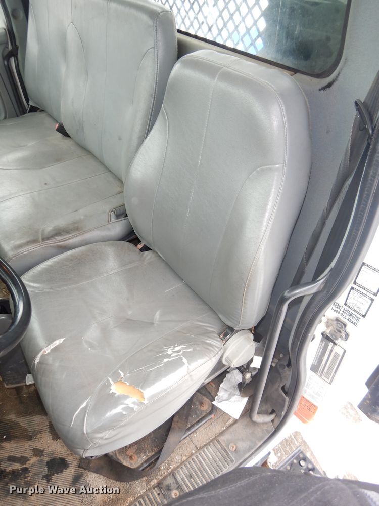 image for item DH4321 2003 International 4200 flatbed truck