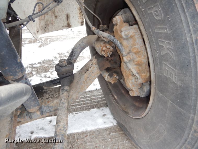 image for item DH4321 2003 International 4200 flatbed truck