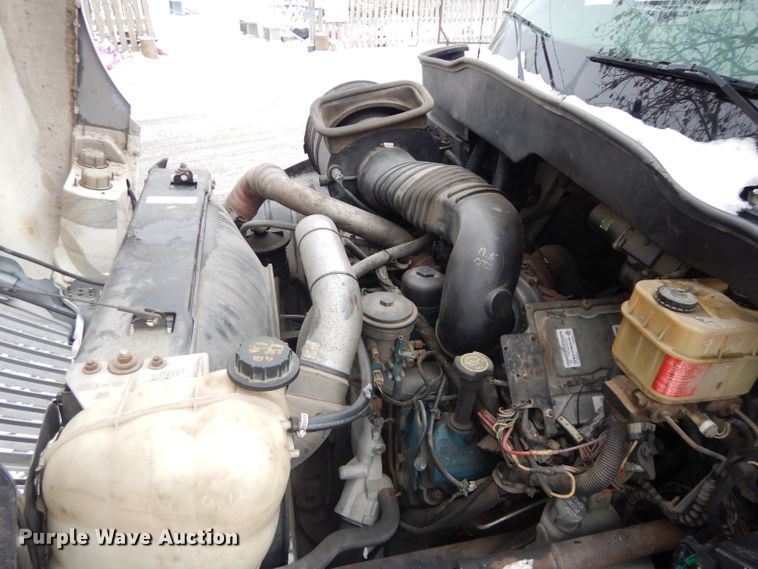 image for item DH4321 2003 International 4200 flatbed truck