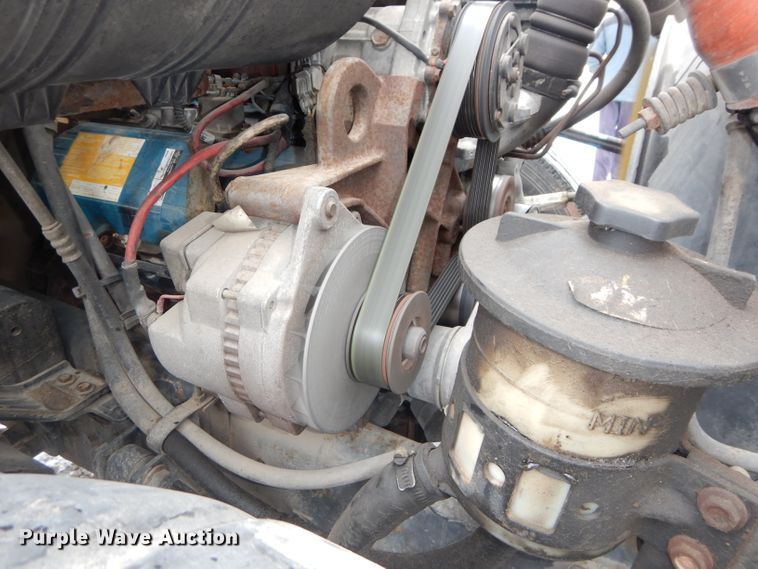 image for item DH4321 2003 International 4200 flatbed truck