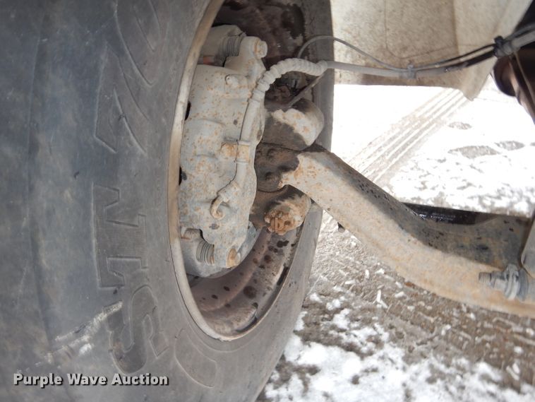 image for item DH4321 2003 International 4200 flatbed truck