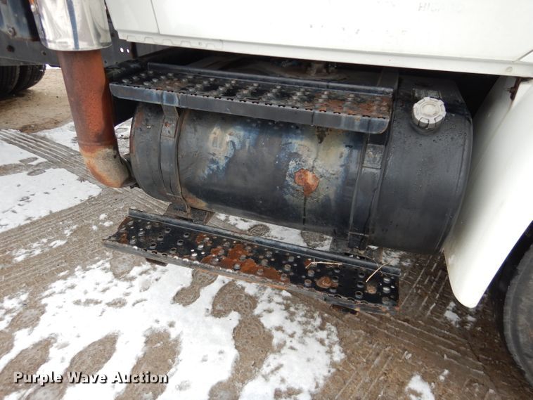 image for item DH4321 2003 International 4200 flatbed truck