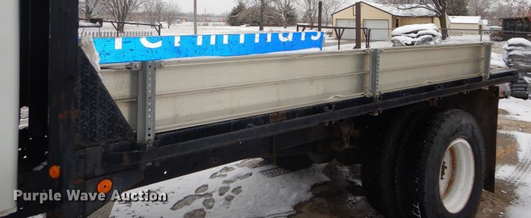 image for item DH4321 2003 International 4200 flatbed truck