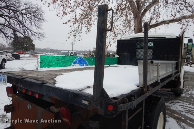 image for item DH4321 2003 International 4200 flatbed truck