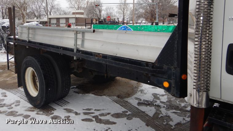 image for item DH4321 2003 International 4200 flatbed truck