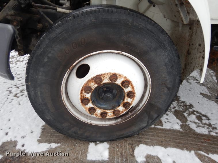 image for item DH4321 2003 International 4200 flatbed truck