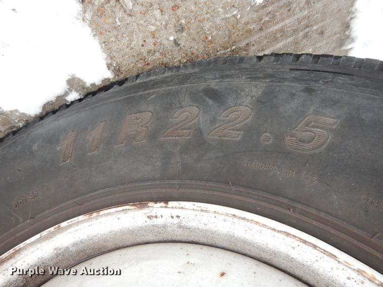 image for item DH4321 2003 International 4200 flatbed truck