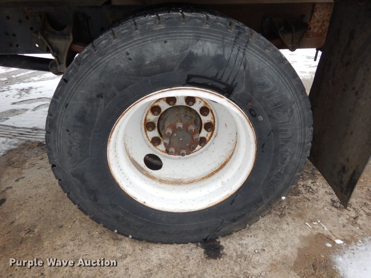 image for item DH4321 2003 International 4200 flatbed truck