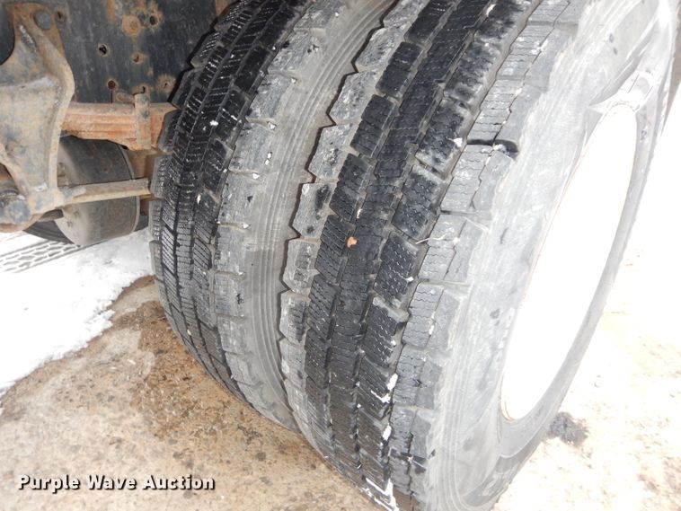 image for item DH4321 2003 International 4200 flatbed truck