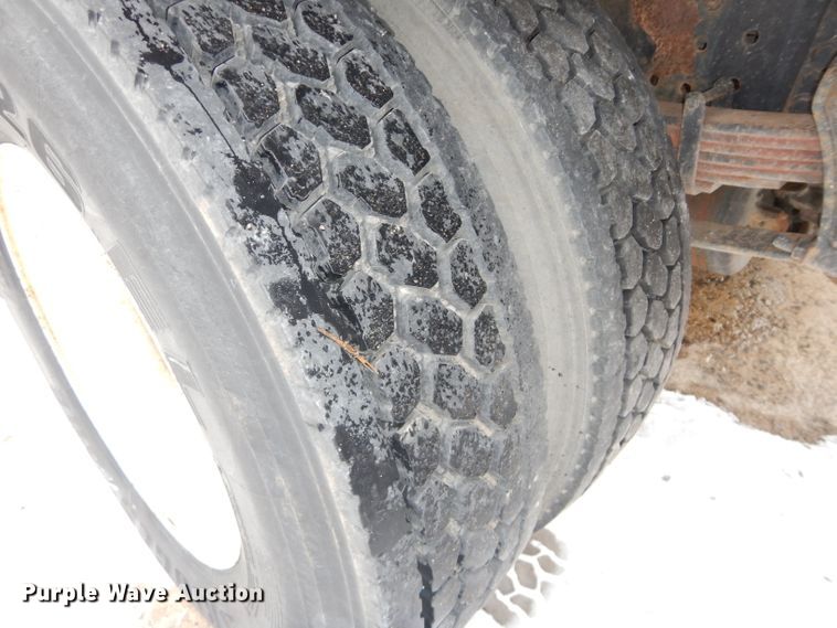 image for item DH4321 2003 International 4200 flatbed truck