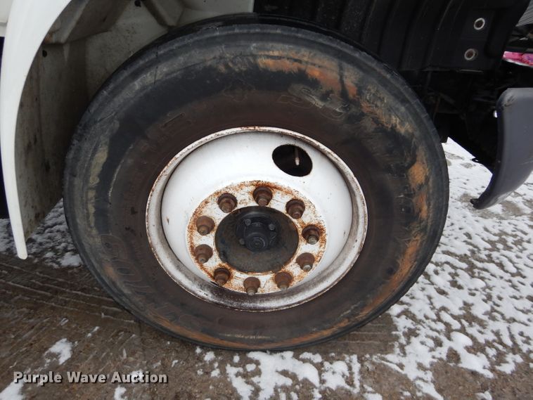 image for item DH4321 2003 International 4200 flatbed truck