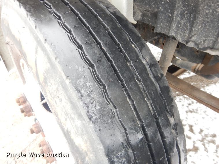 image for item DH4321 2003 International 4200 flatbed truck