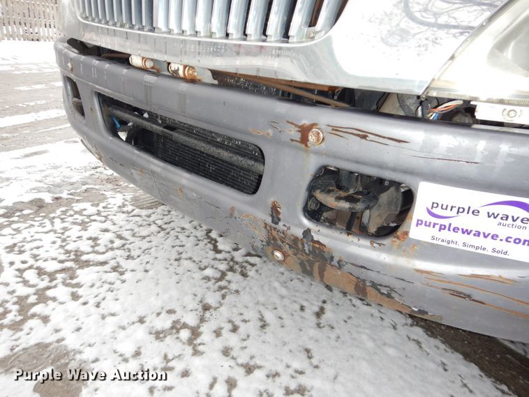 image for item DH4321 2003 International 4200 flatbed truck