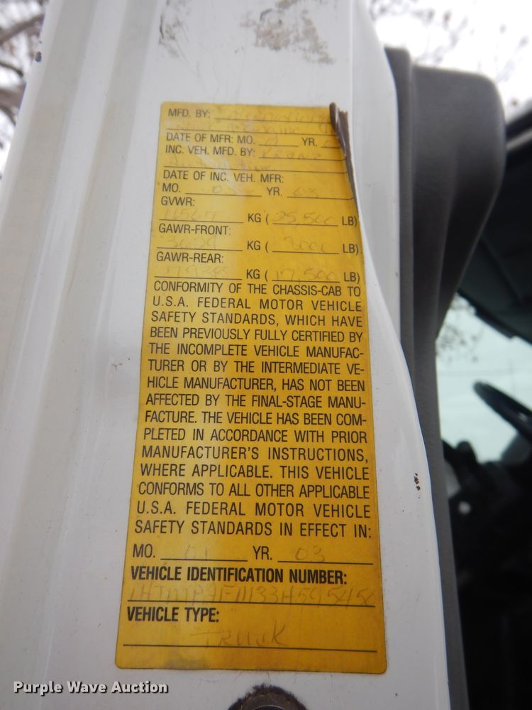 image for item DH4321 2003 International 4200 flatbed truck