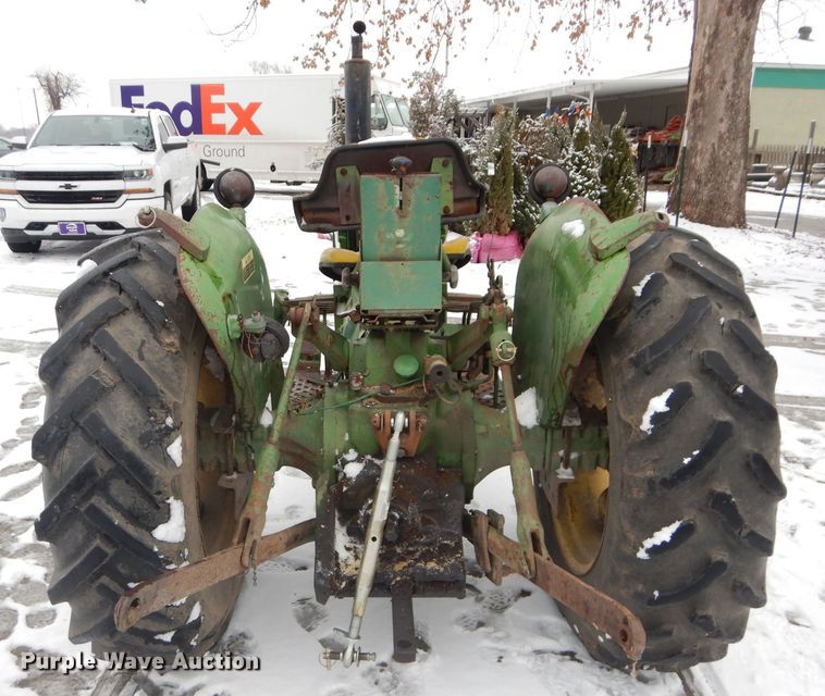 image for item DH4322 John Deere 820 tractor