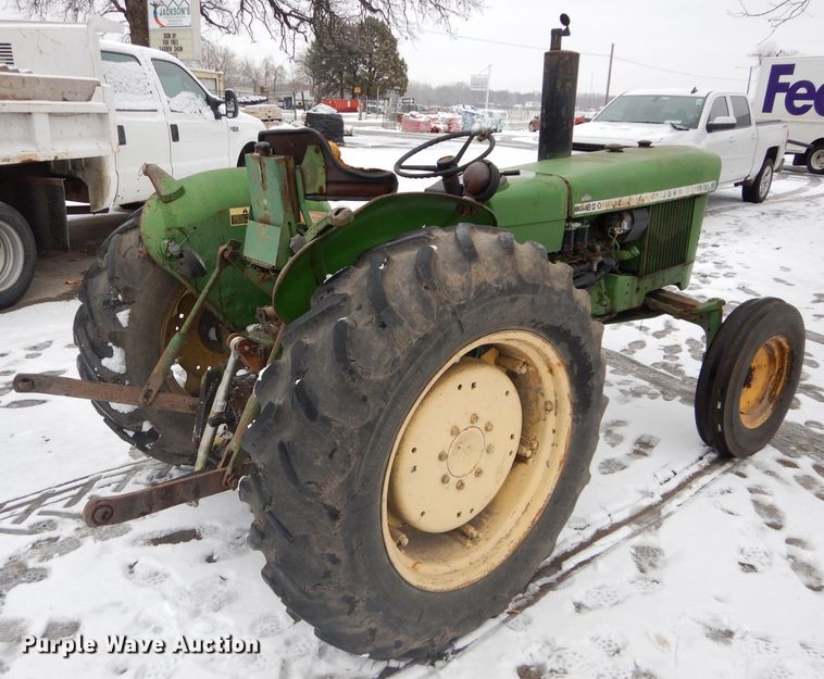 image for item DH4322 John Deere 820 tractor