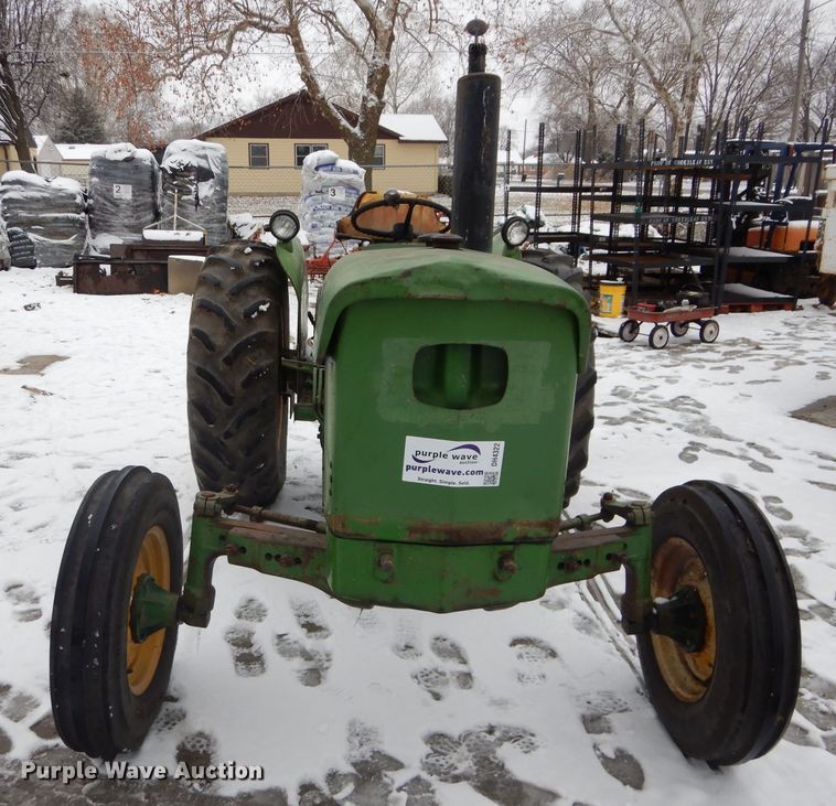 image for item DH4322 John Deere 820 tractor