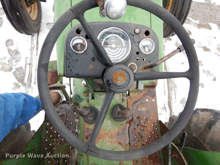 image for item DH4322 John Deere 820 tractor