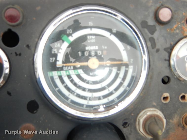 image for item DH4322 John Deere 820 tractor