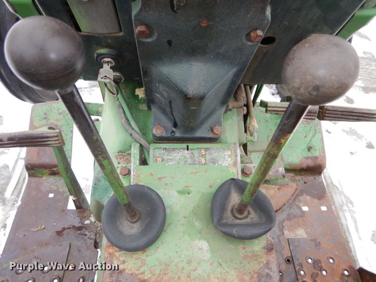 image for item DH4322 John Deere 820 tractor