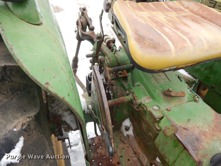 image for item DH4322 John Deere 820 tractor