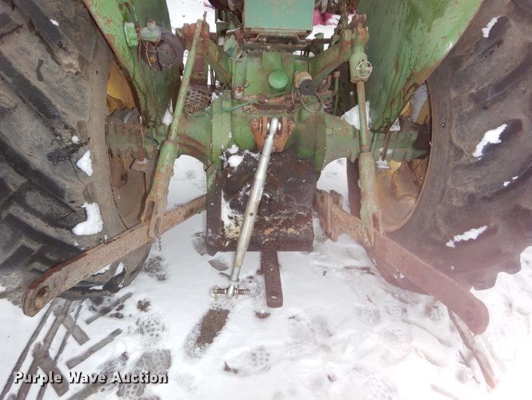 image for item DH4322 John Deere 820 tractor