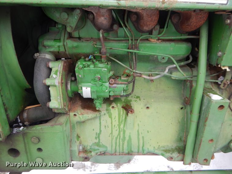 image for item DH4322 John Deere 820 tractor