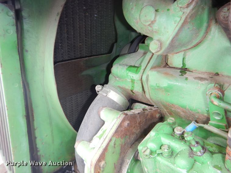 image for item DH4322 John Deere 820 tractor