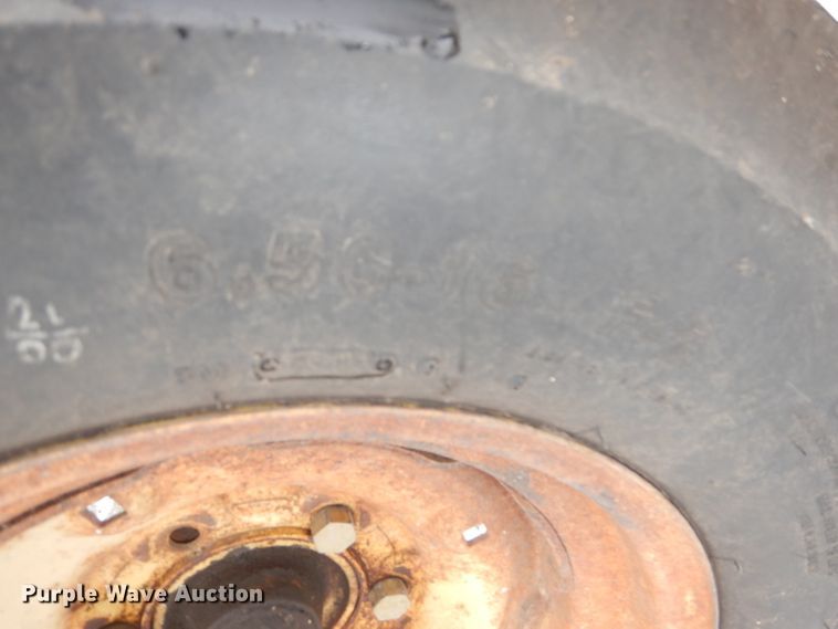 image for item DH4322 John Deere 820 tractor