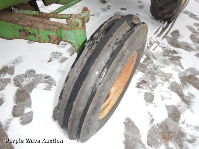 image for item DH4322 John Deere 820 tractor