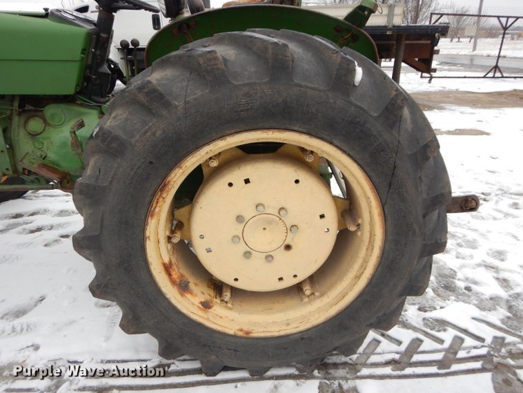 image for item DH4322 John Deere 820 tractor