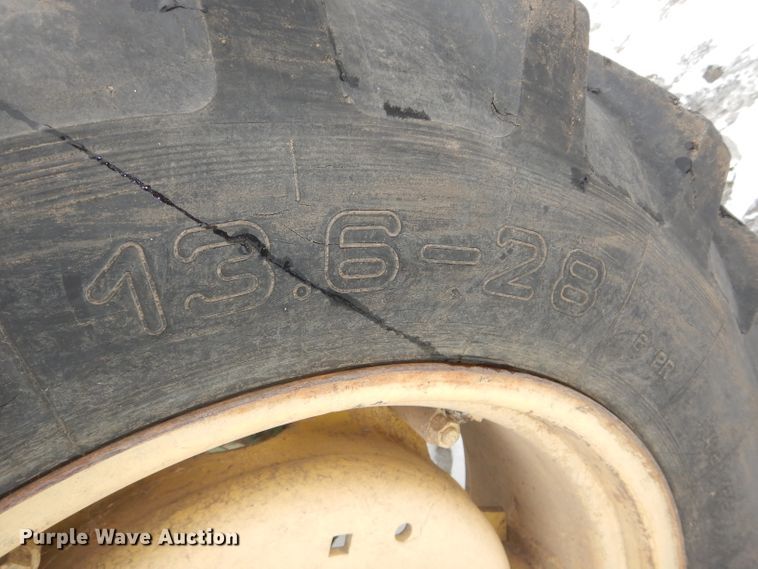 image for item DH4322 John Deere 820 tractor