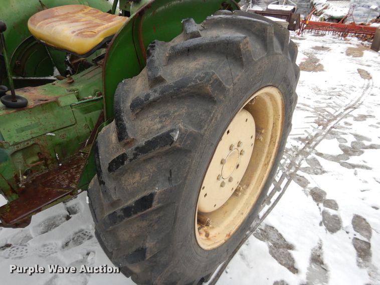 image for item DH4322 John Deere 820 tractor