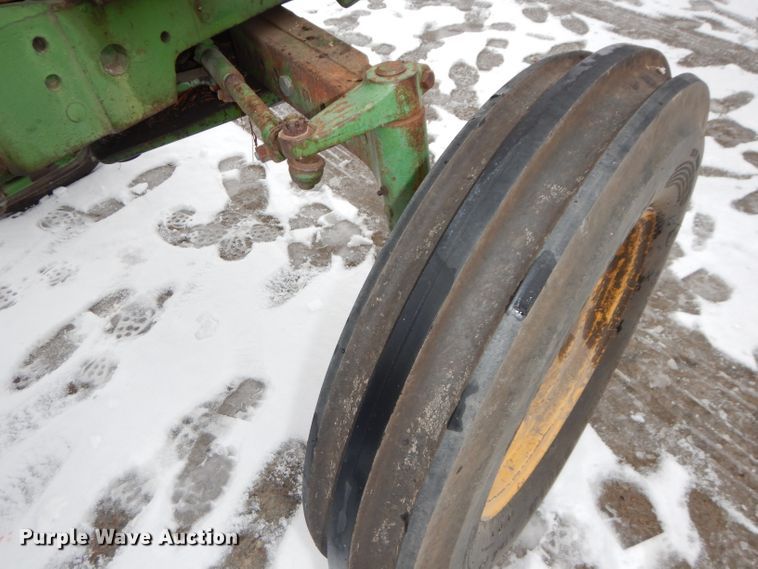 image for item DH4322 John Deere 820 tractor