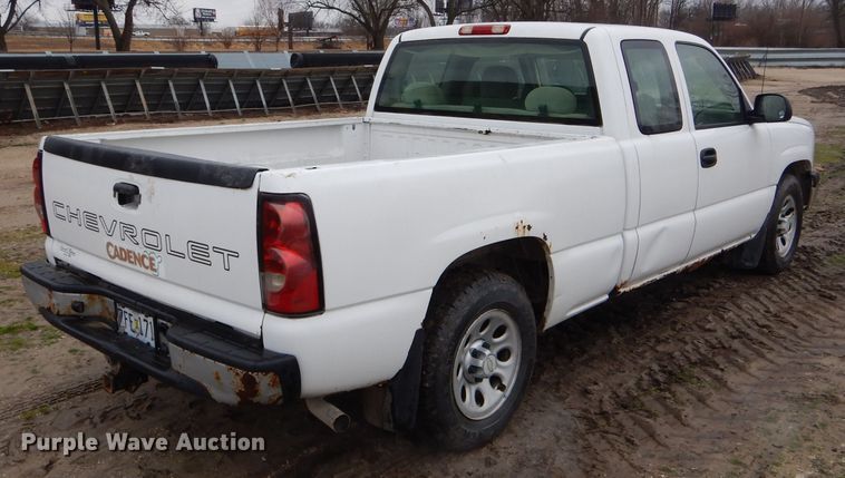 image for item DH6355 2005 Chevrolet Silverado 1500 Ext. Cab pickup truck