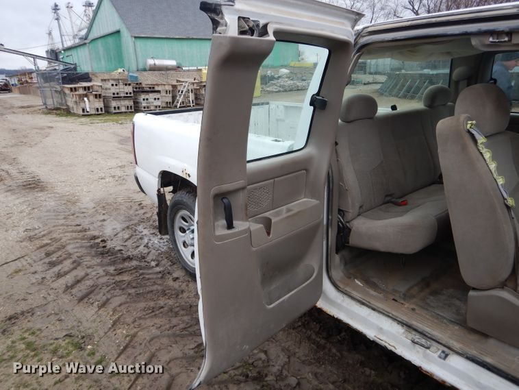 image for item DH6355 2005 Chevrolet Silverado 1500 Ext. Cab pickup truck